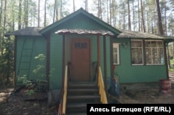 An old cabin in Komarovo that used to house the poet Anna Akhmatova.